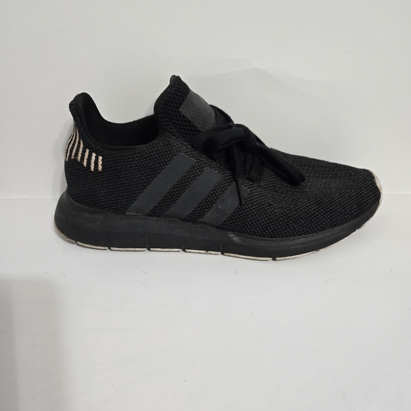 adidas Shoes - Adidas Swift run tennis shoe black lace up